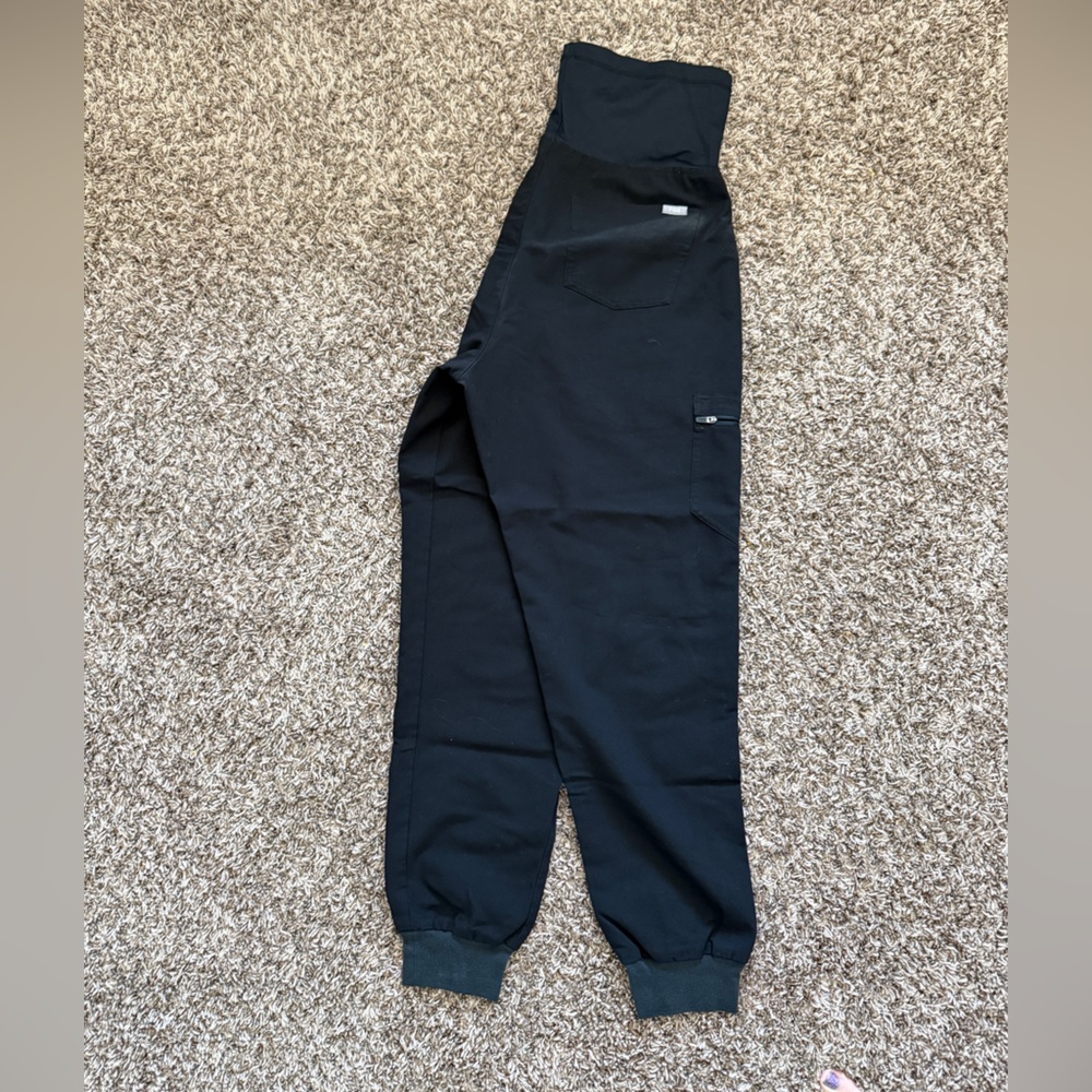 Figs Women's Maternity Zamora Jogger Scrub Pants in Black